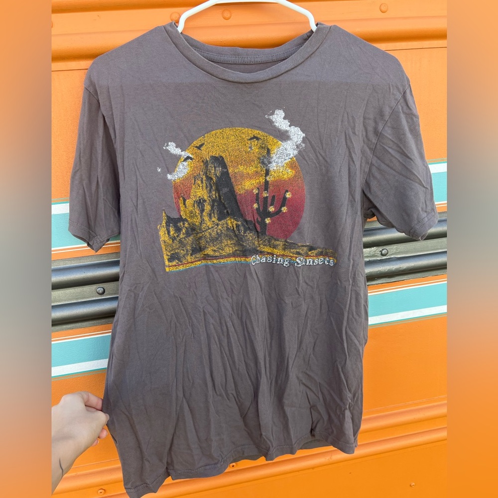 Women’s Chasing Sunsets Tee